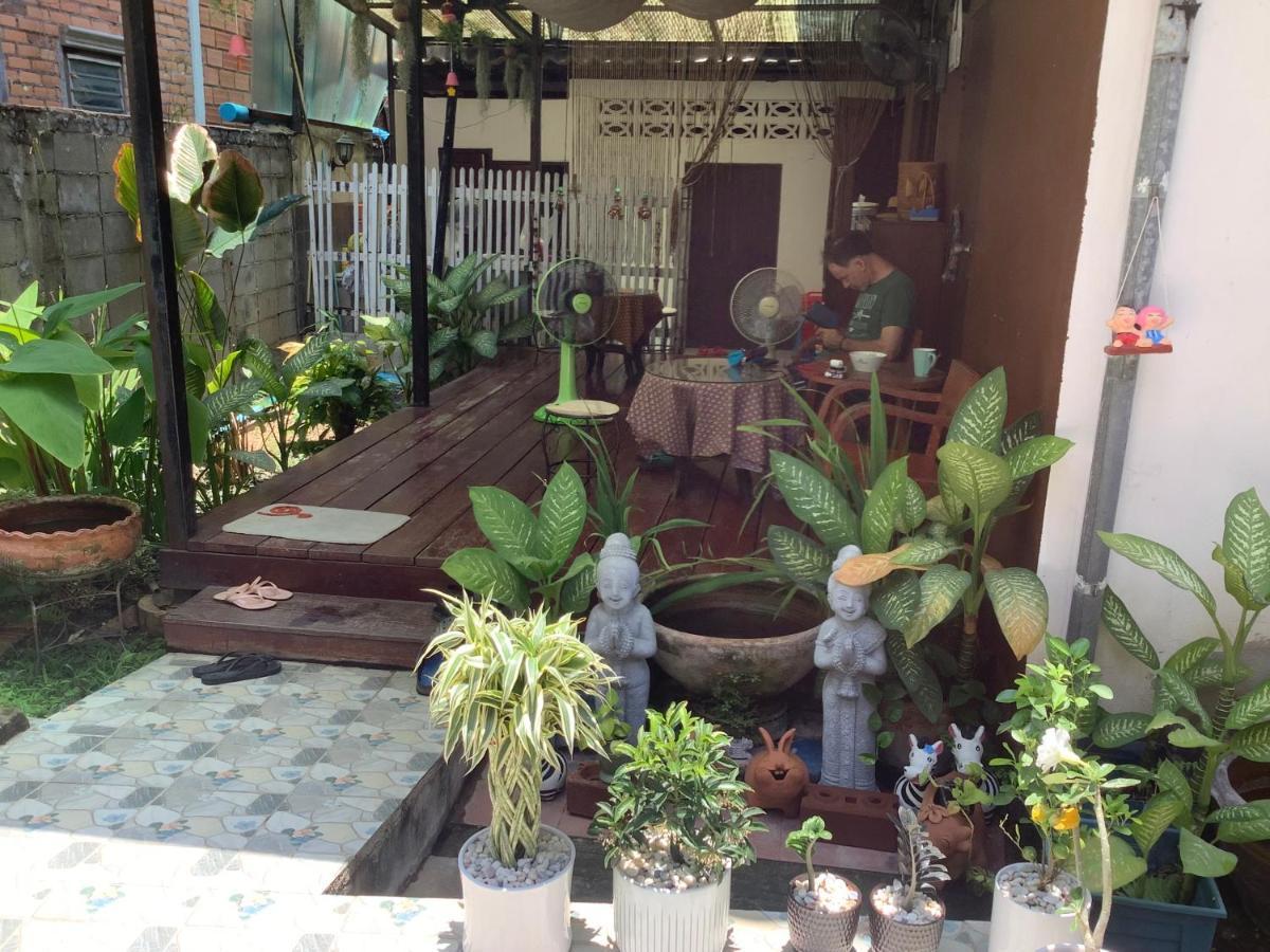 Tata Guesthouse Chiang Mai Esterno foto