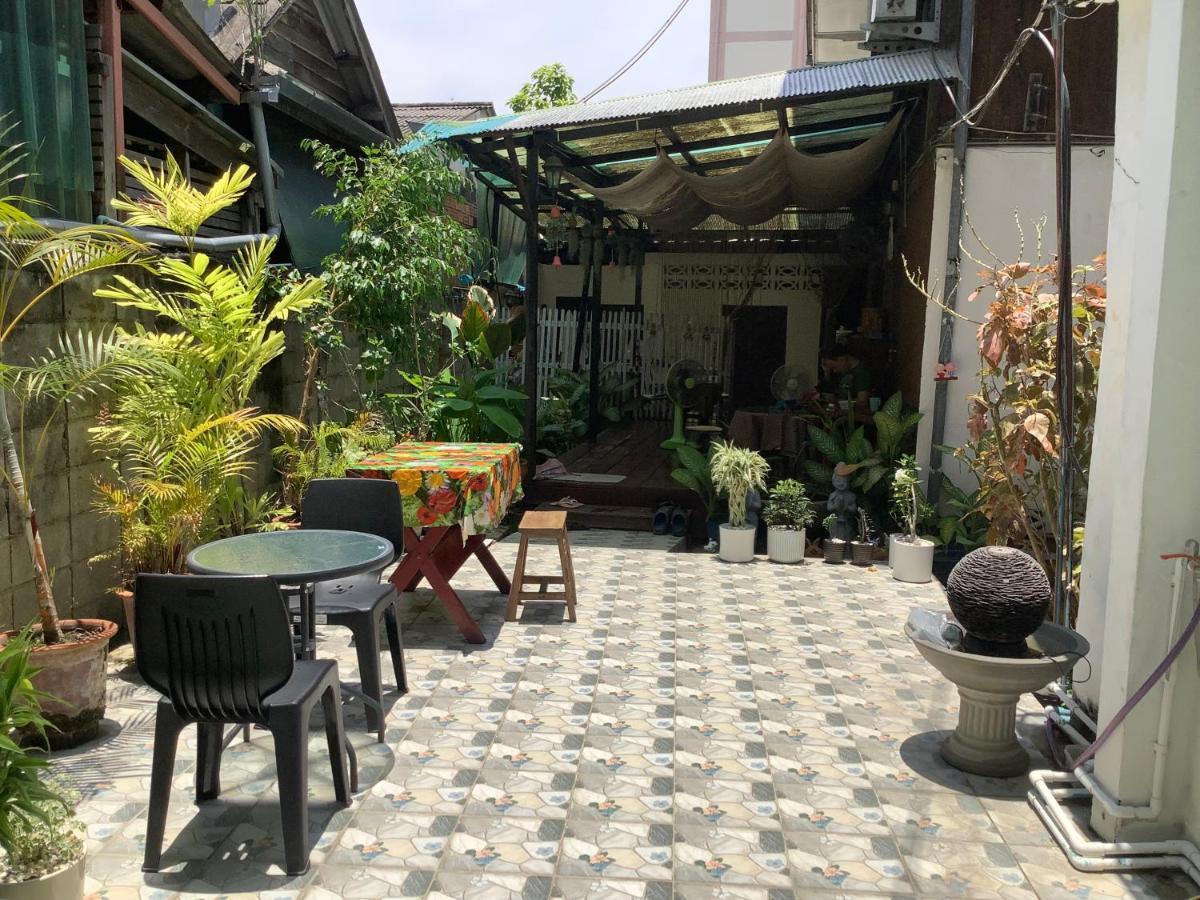 Tata Guesthouse Chiang Mai Esterno foto
