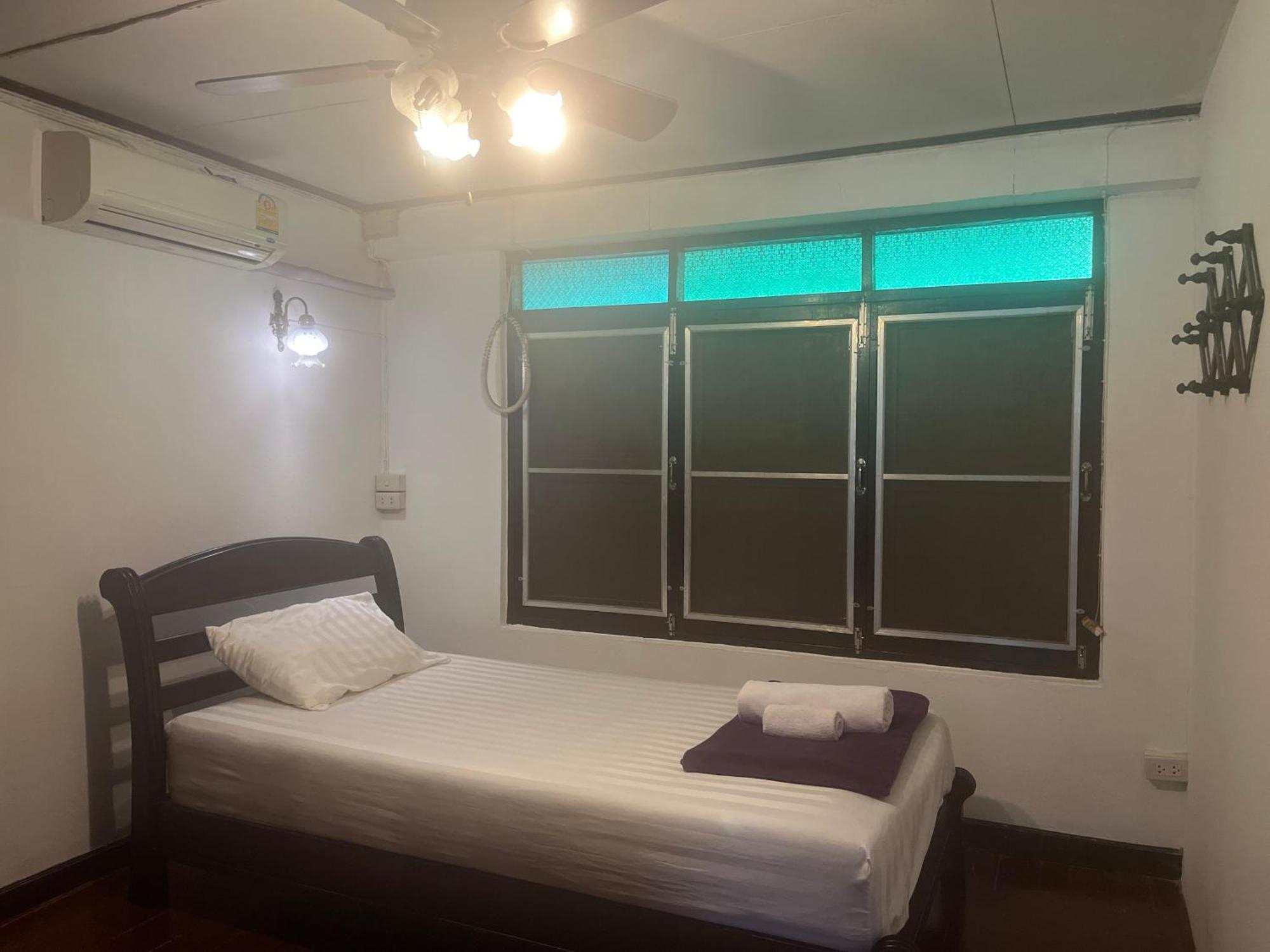 Tata Guesthouse Chiang Mai Esterno foto