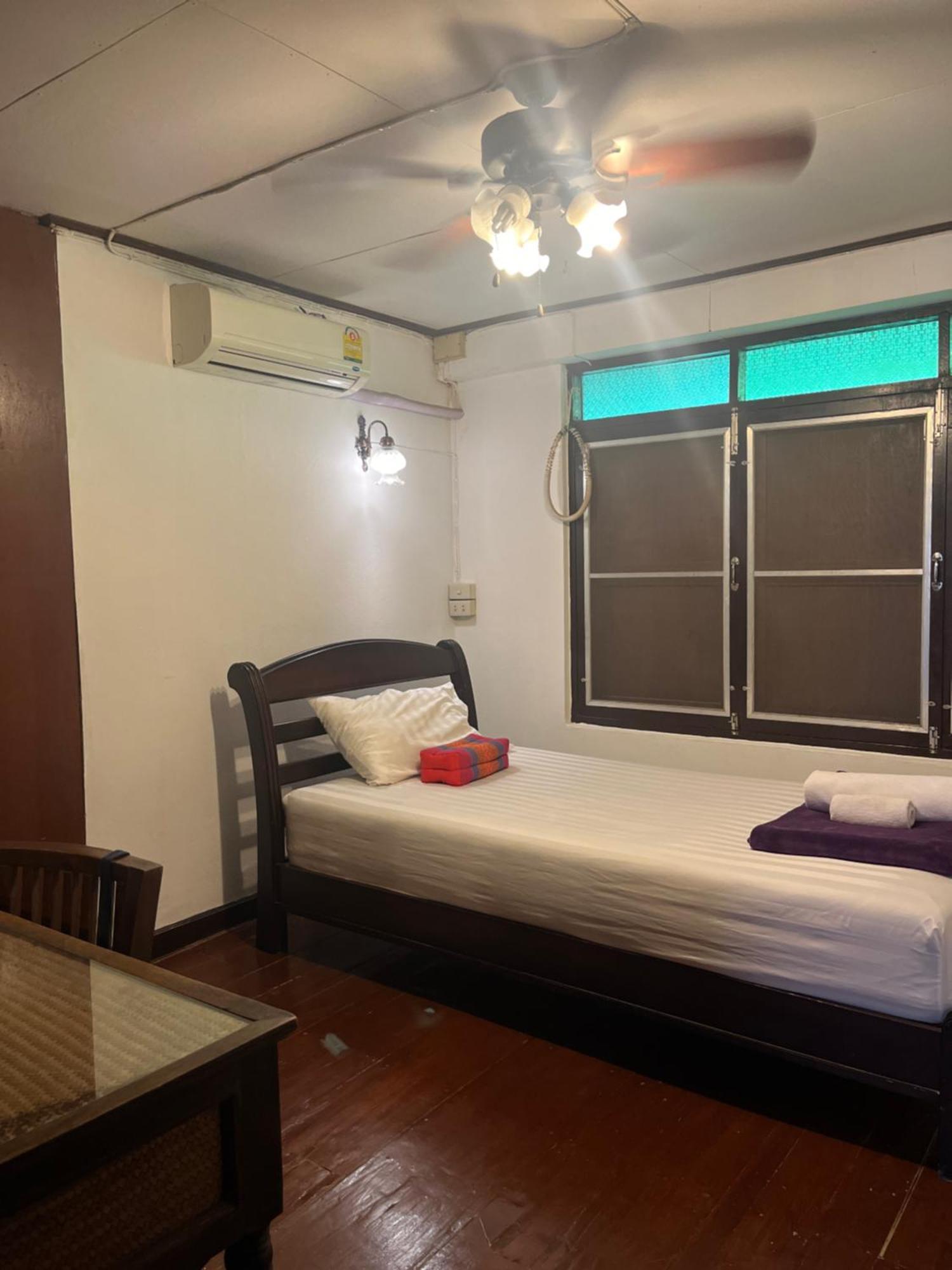 Tata Guesthouse Chiang Mai Esterno foto