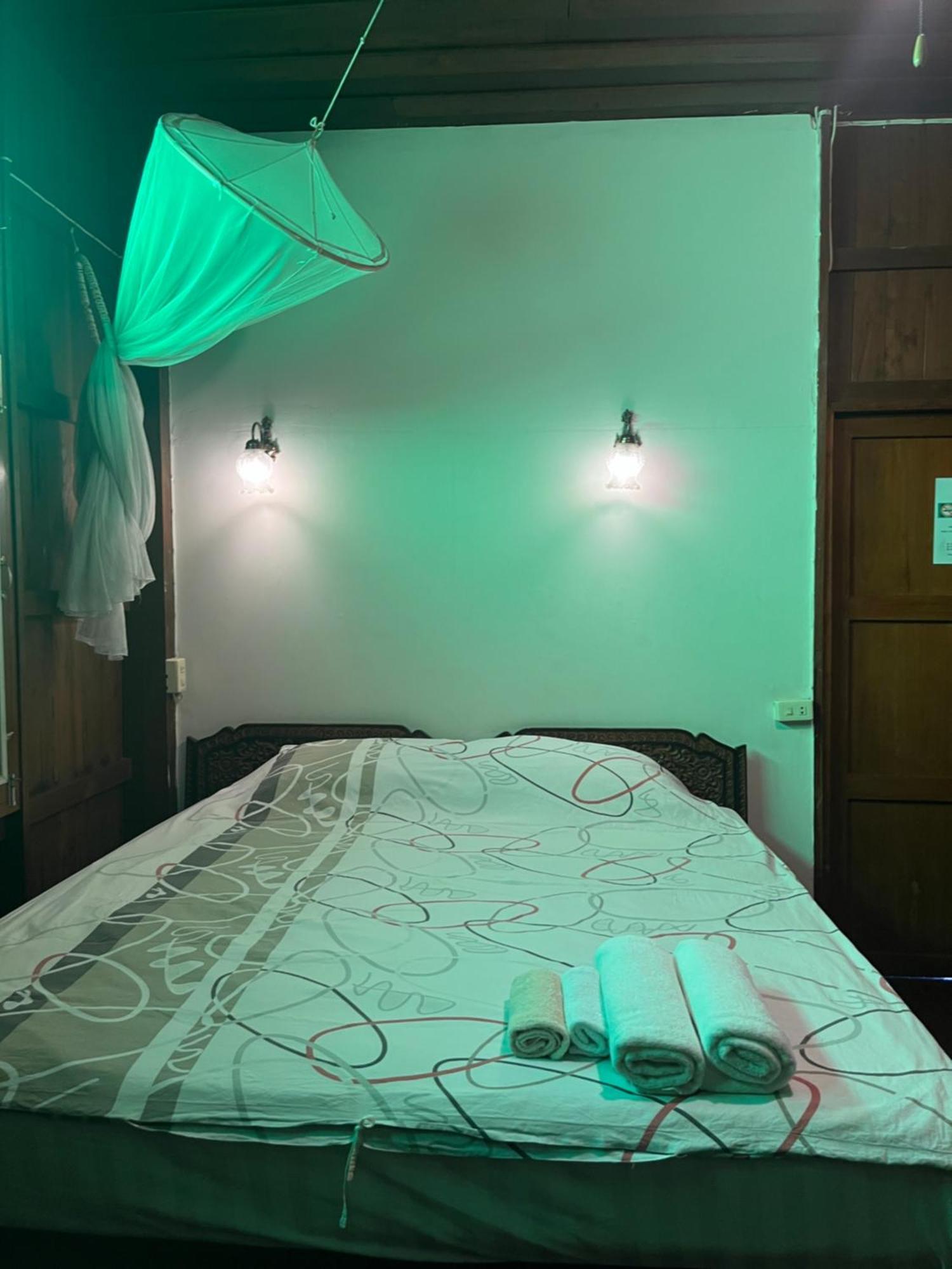 Tata Guesthouse Chiang Mai Esterno foto