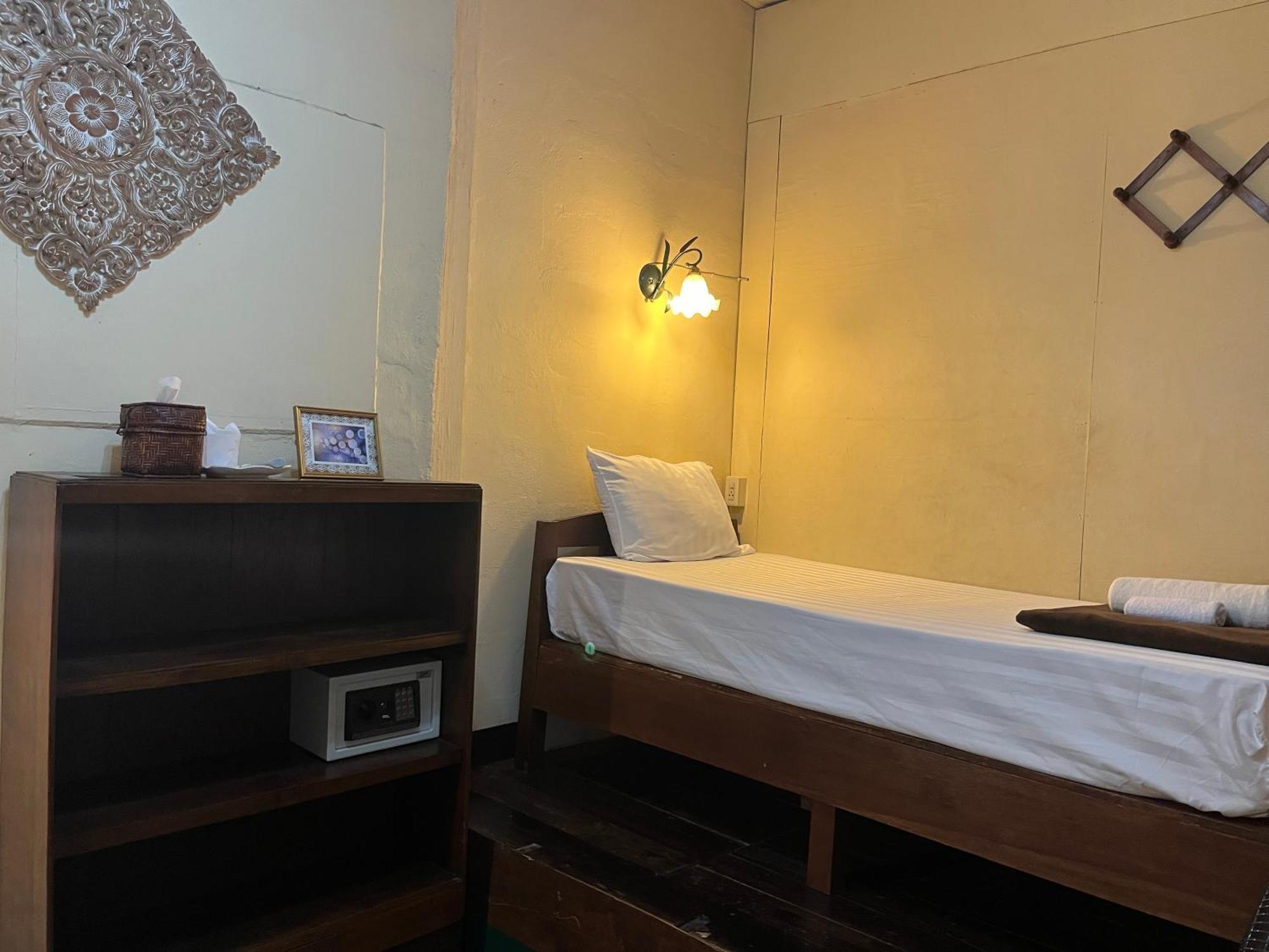 Tata Guesthouse Chiang Mai Esterno foto