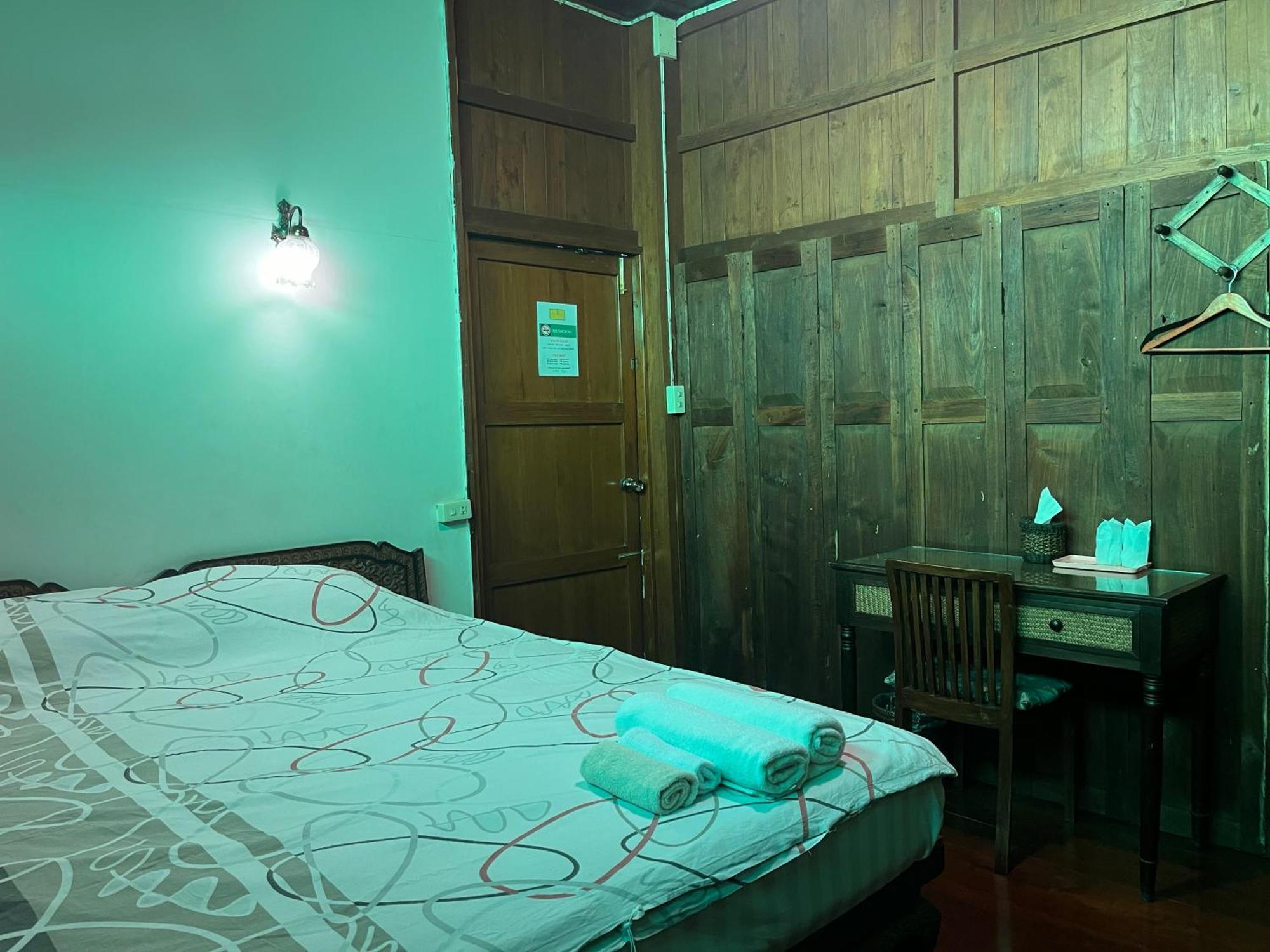 Tata Guesthouse Chiang Mai Esterno foto